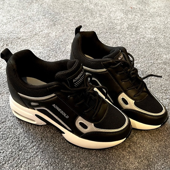 Sneakers black and white with edge size 7 - Picture 2 of 9